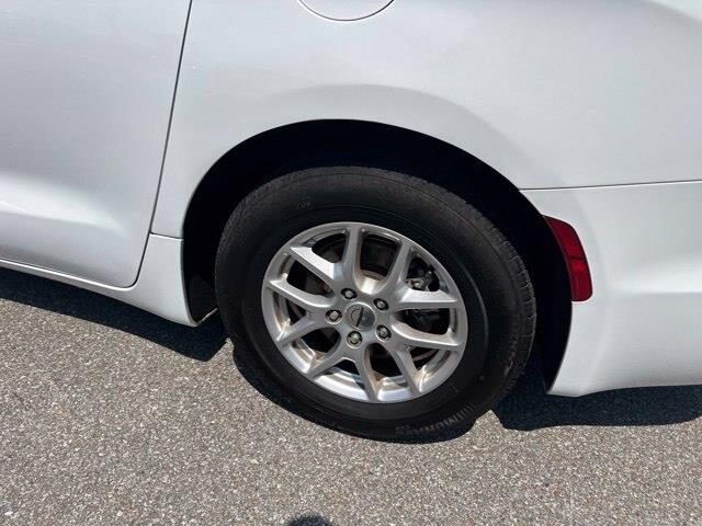 2022 Chrysler Pacifica - $15,000