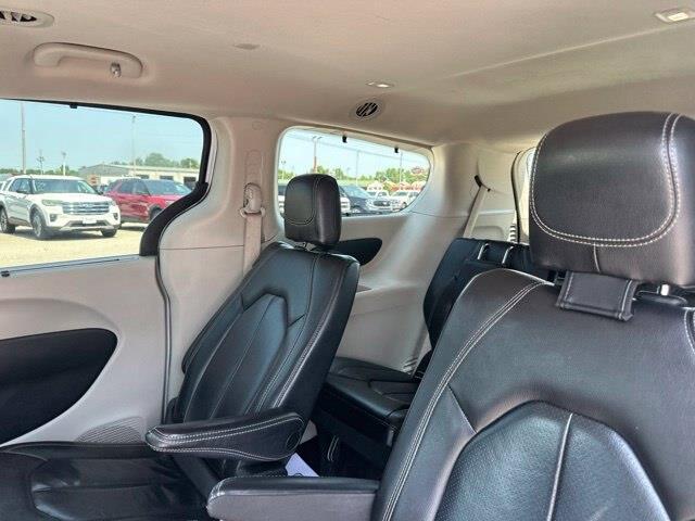 2022 Chrysler Pacifica - $15,000