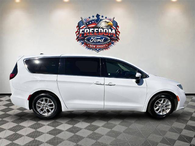 2023 Chrysler Pacifica - $18,898