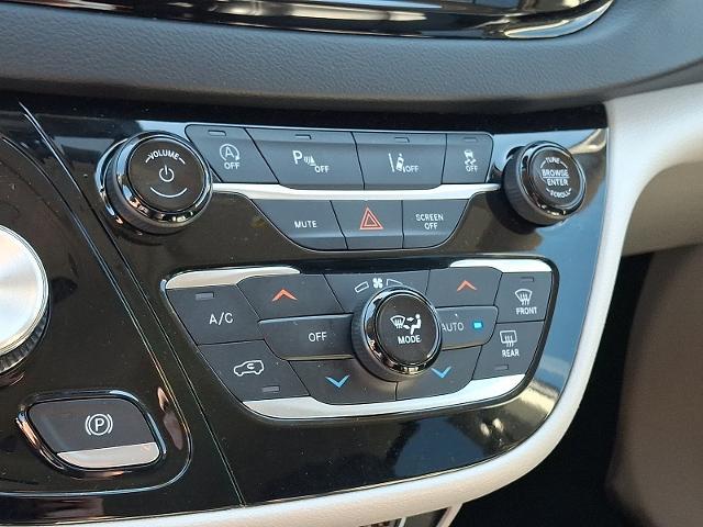 2023 Chrysler Pacifica - $19,500