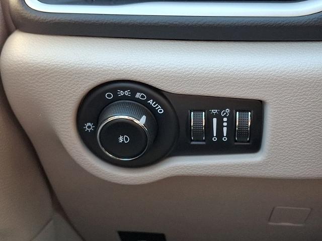2023 Chrysler Pacifica - $19,500