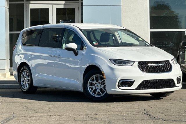 2023 Chrysler Pacifica - $19,400