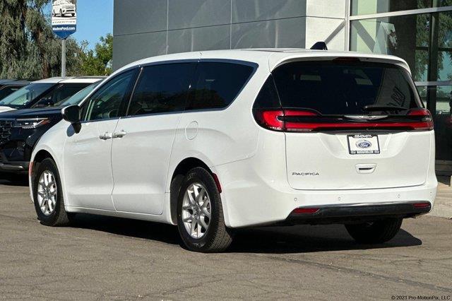 2023 Chrysler Pacifica - $19,400