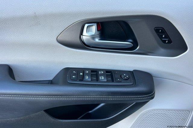 2023 Chrysler Pacifica - $19,400