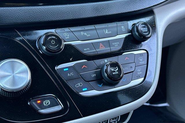 2023 Chrysler Pacifica - $19,400