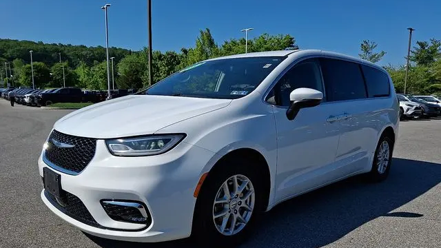 2023 Chrysler Pacifica Touring L
