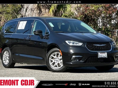 Photo of a 2023 Chrysler Pacifica Touring L 4DR Mini-Van for sale