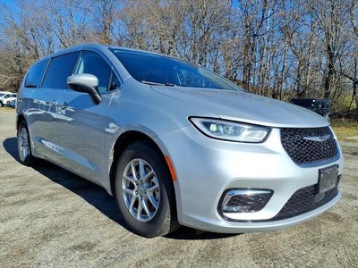 Photo of a 2023 Chrysler Pacifica Touring L 4DR Mini-Van for sale