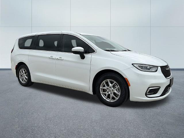 2023 Chrysler Pacifica - $17,290