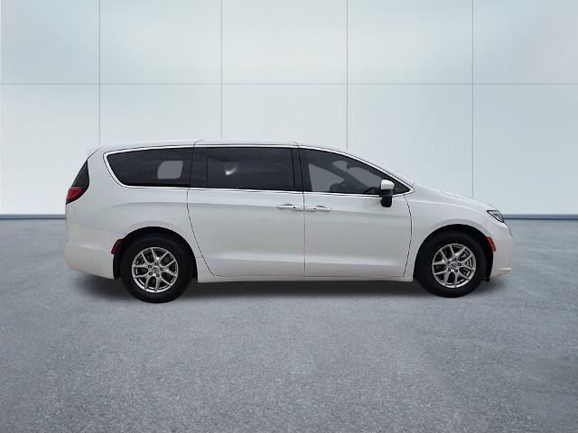 2023 Chrysler Pacifica - $17,290