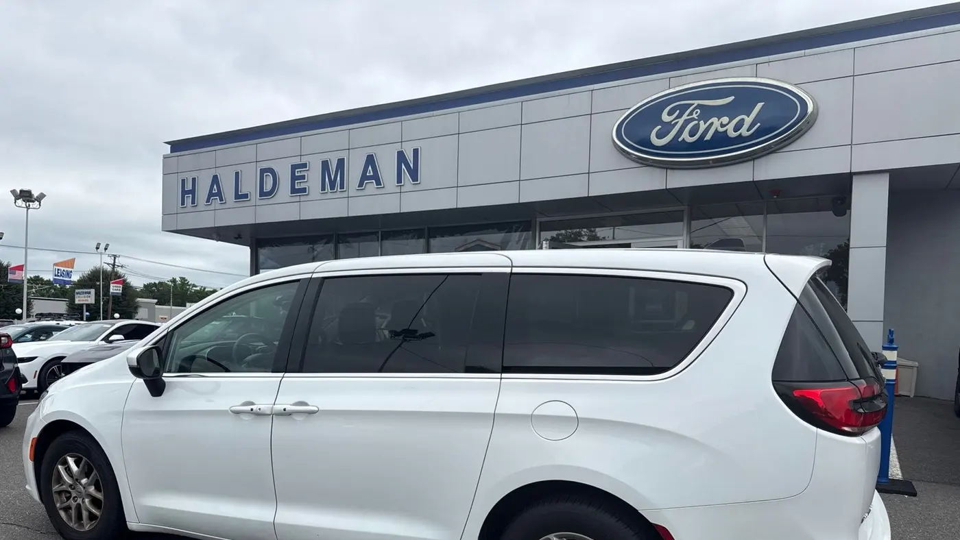 2023 Chrysler Pacifica Touring L