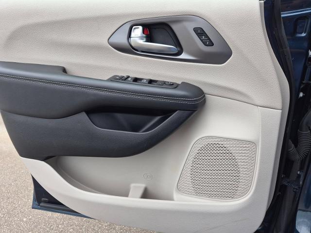 2023 Chrysler Pacifica - $22,000