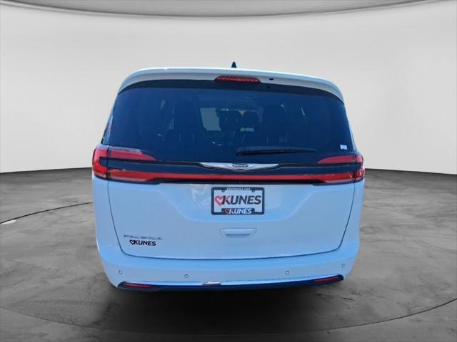 2024 Chrysler Pacifica - $24,966