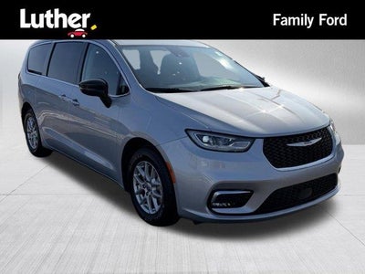 Photo of a 2024 Chrysler Pacifica Touring L 4DR Mini-Van for sale