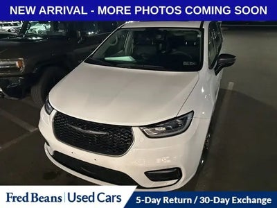 Photo of a 2024 Chrysler Pacifica Touring L 4DR Mini-Van for sale
