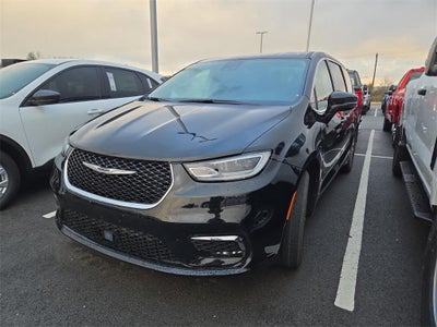 Photo of a 2024 Chrysler Pacifica Touring L 4DR Mini-Van for sale