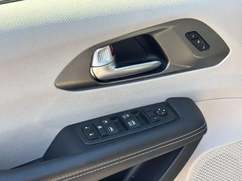 2024 Chrysler Pacifica - $24,995