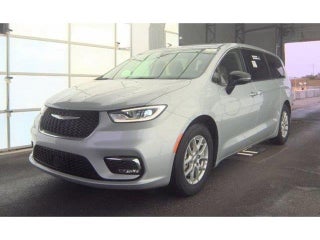 2024 Chrysler Pacifica with Silver Mist Clearcoat Exterior