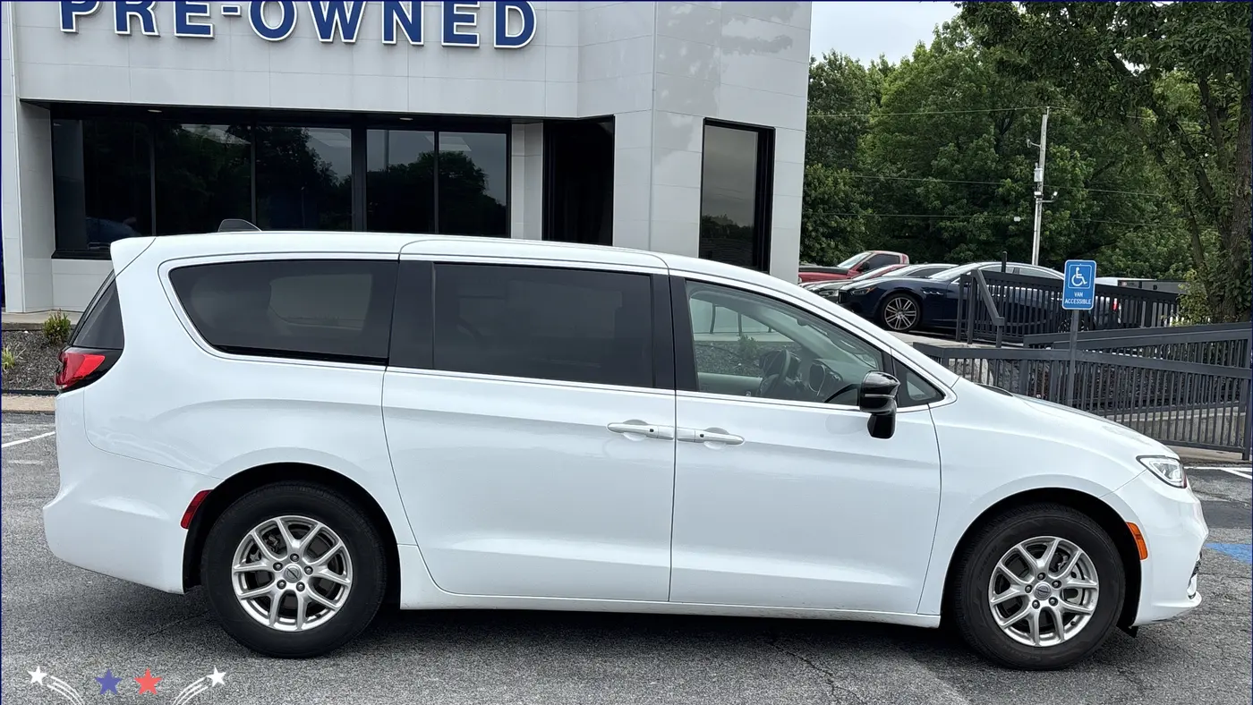 2024 Chrysler Pacifica Touring L