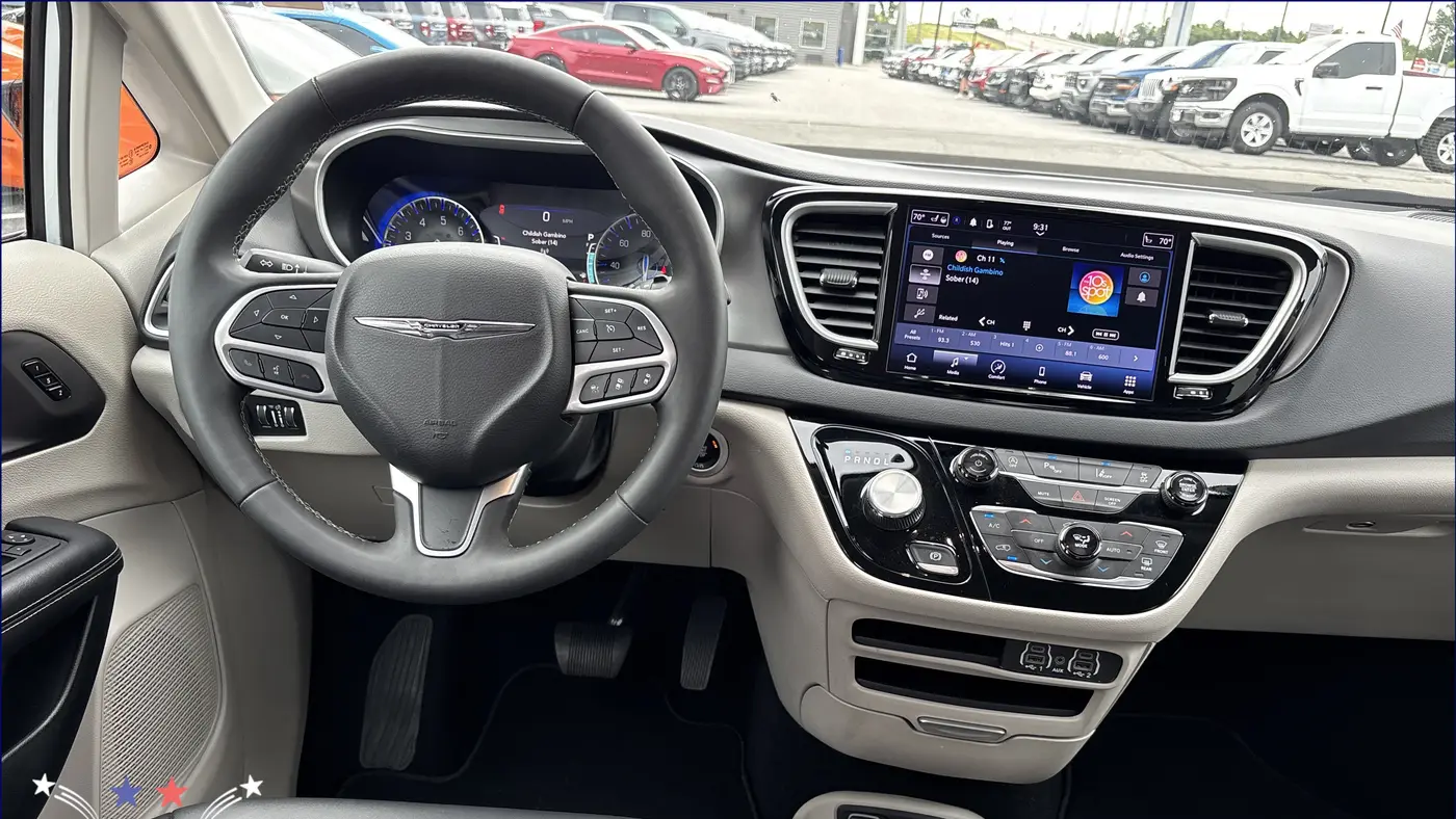 2024 Chrysler Pacifica Touring L