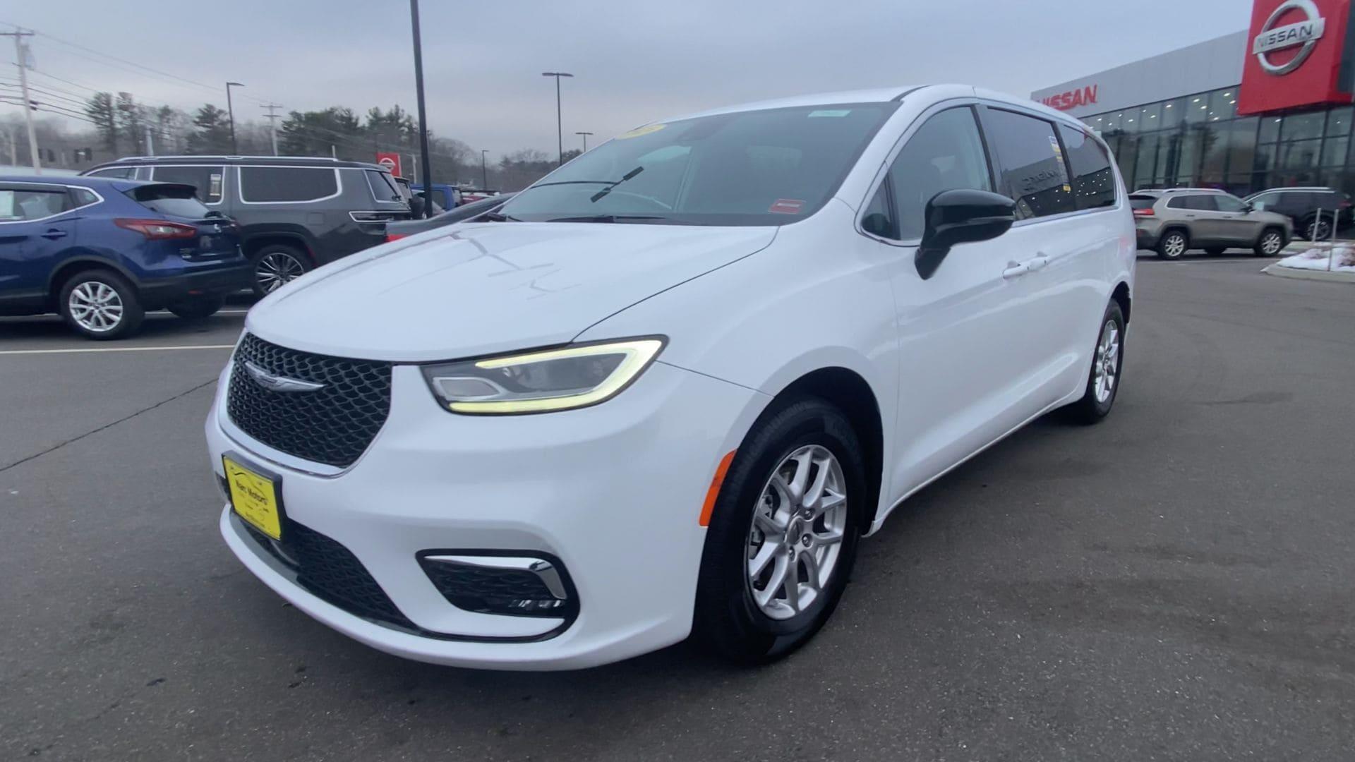 2024 Chrysler Pacifica Touring L