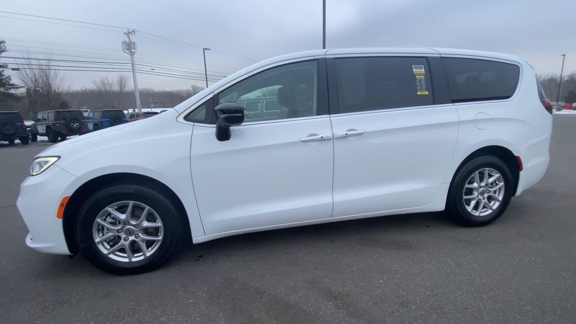 2024 Chrysler Pacifica Touring L