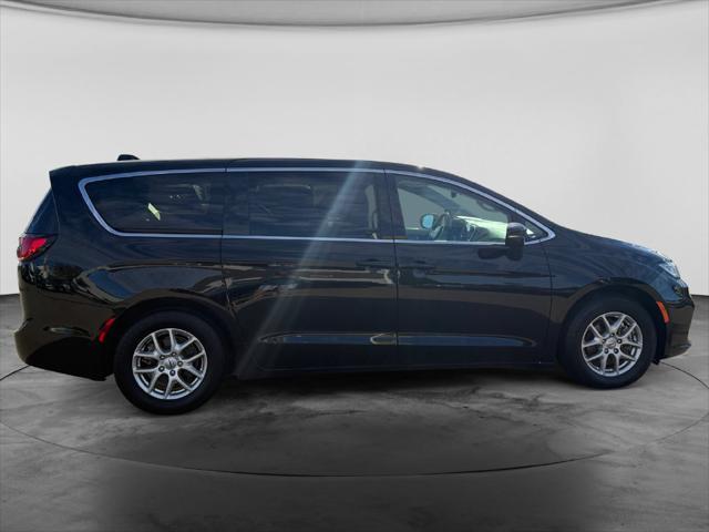 2024 Chrysler Pacifica - $24,077