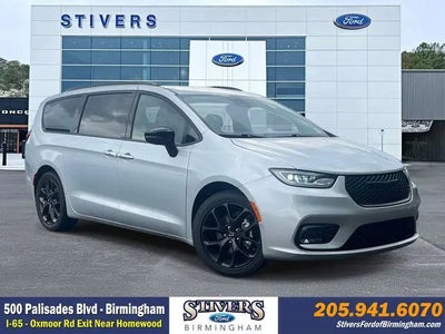 Photo of a 2024 Chrysler Pacifica Touring L 4DR Mini-Van for sale