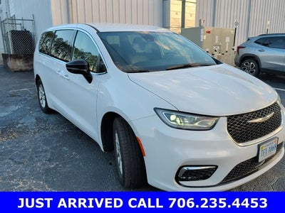 Photo of a 2025 Chrysler Pacifica Select 4DR Mini-Van for sale