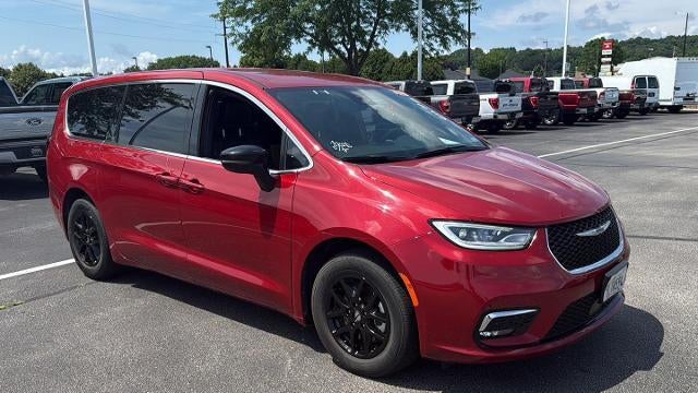 Preowned 2025 Chrysler Pacifica Select for Sale