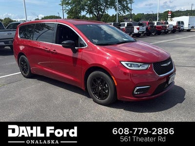 Photo of a 2025 Chrysler Pacifica Select 4DR Mini-Van for sale