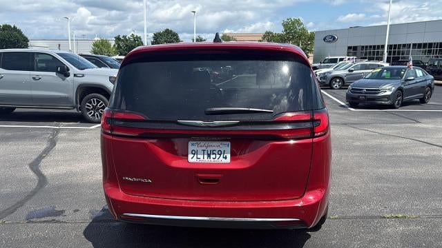 2025 Chrysler Pacifica Select