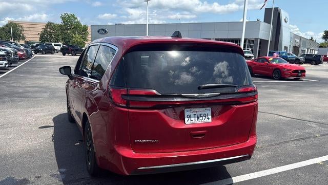 2025 Chrysler Pacifica Select