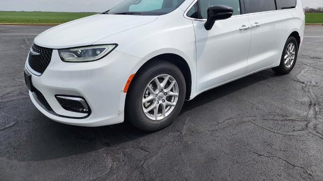 Preowned 2025 Chrysler Pacifica Select for Sale