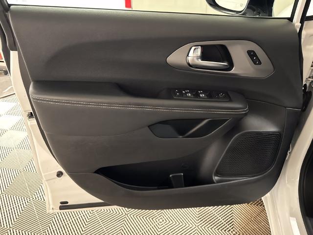 2025 Chrysler Pacifica - $21,500