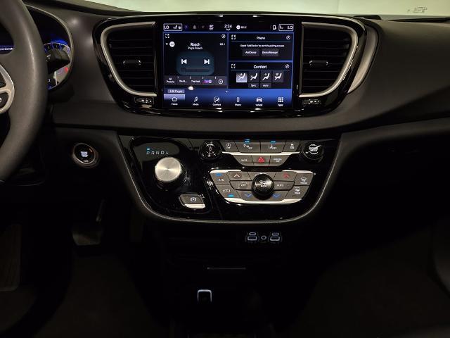 2025 Chrysler Pacifica - $21,500