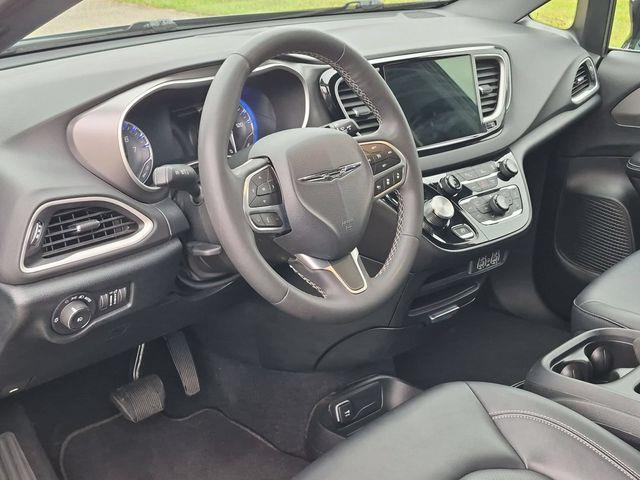2025 Chrysler Pacifica - $22,868