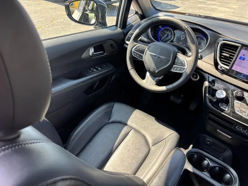 2025 Chrysler Pacifica - $29,999