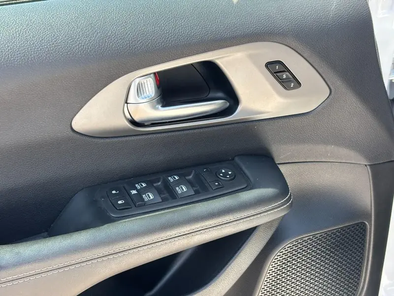 2025 Chrysler Pacifica - $29,999
