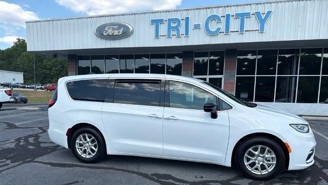 Preowned 2025 Chrysler Pacifica Select for Sale