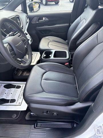 2025 Chrysler Pacifica - $35,900