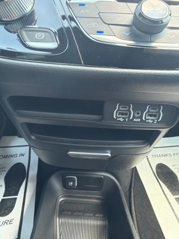 2025 Chrysler Pacifica - $35,900