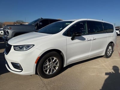 Photo of a 2025 Chrysler Pacifica Select 4DR Mini-Van for sale