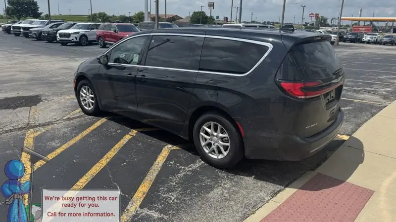 2025 Chrysler Pacifica Select