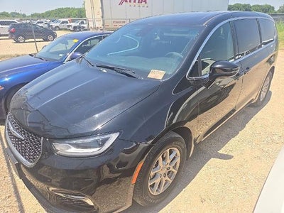 Photo of a 2026 Chrysler Pacifica Select 4DR Mini-Van for sale