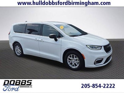 Photo of a 2026 Chrysler Pacifica Select 4DR Mini-Van for sale