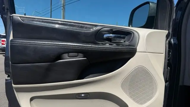 2014 Chrysler Town and Country Touring