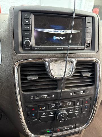 2015 Chrysler Town And Country - $11,990