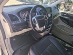 2016 Town and Country Thumbnail 19