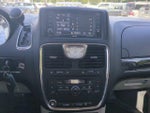 2016 Town and Country Thumbnail 24